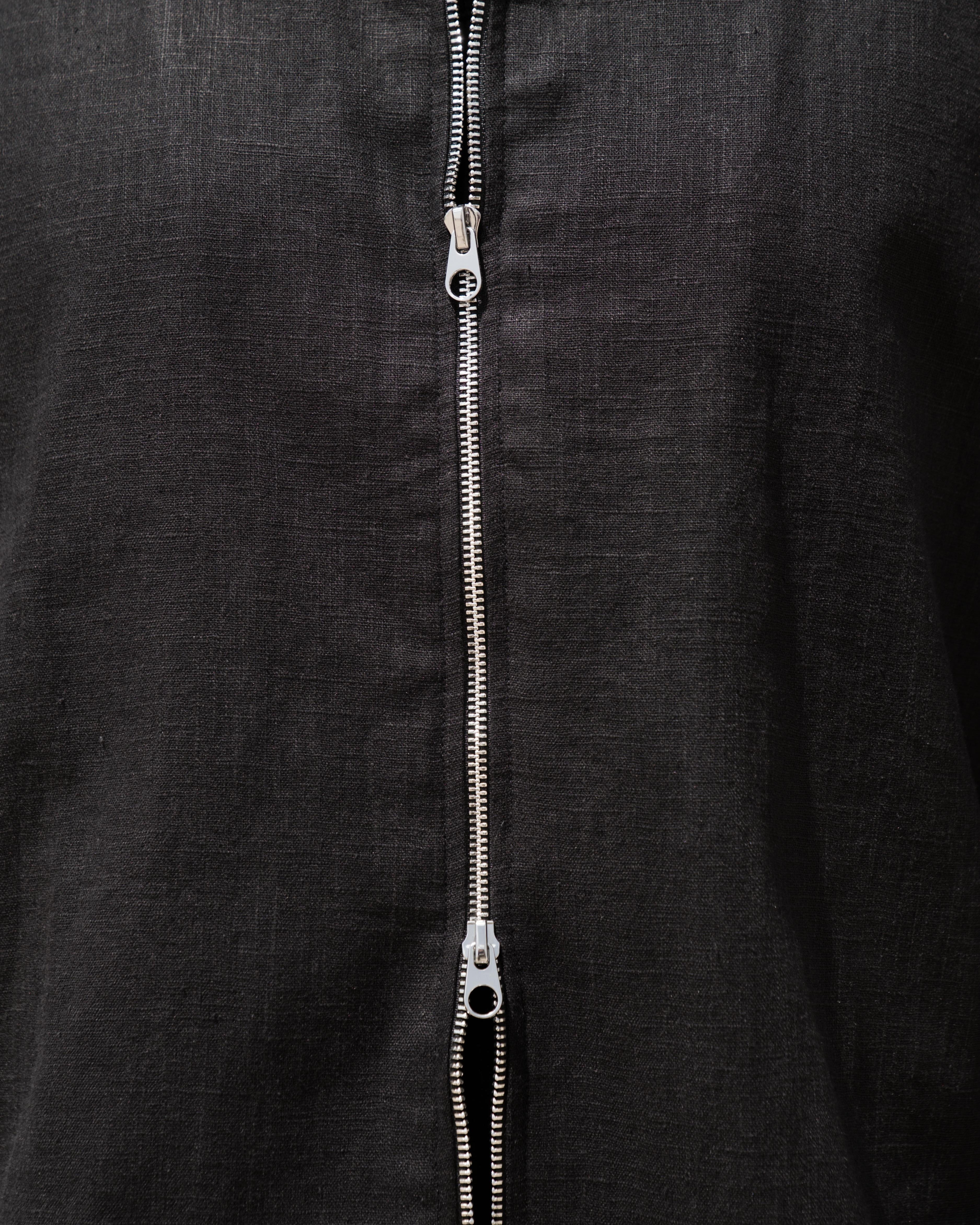 Side view of the black linen slub overshirt